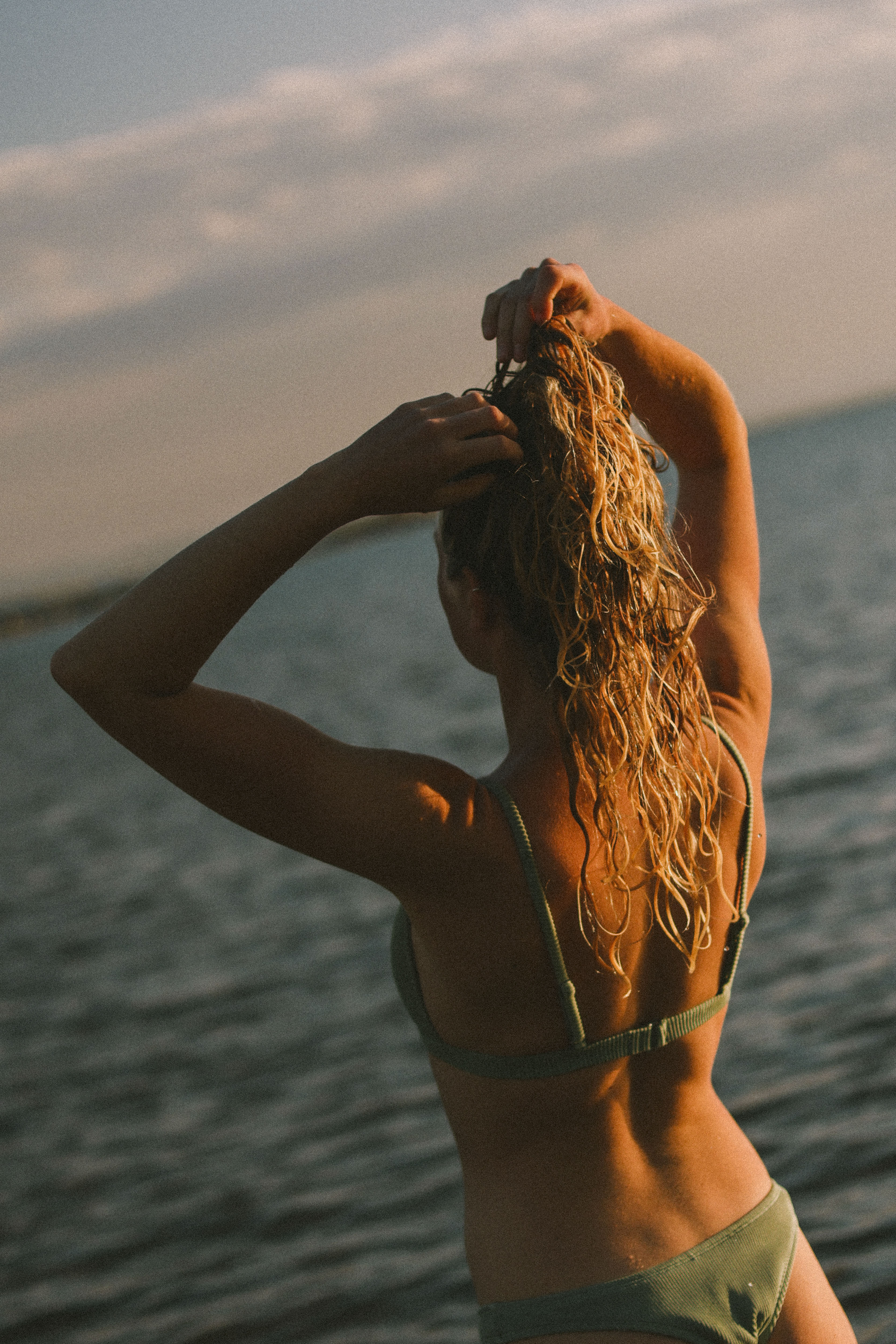 3 Ways to Reduce Frizz Naturally