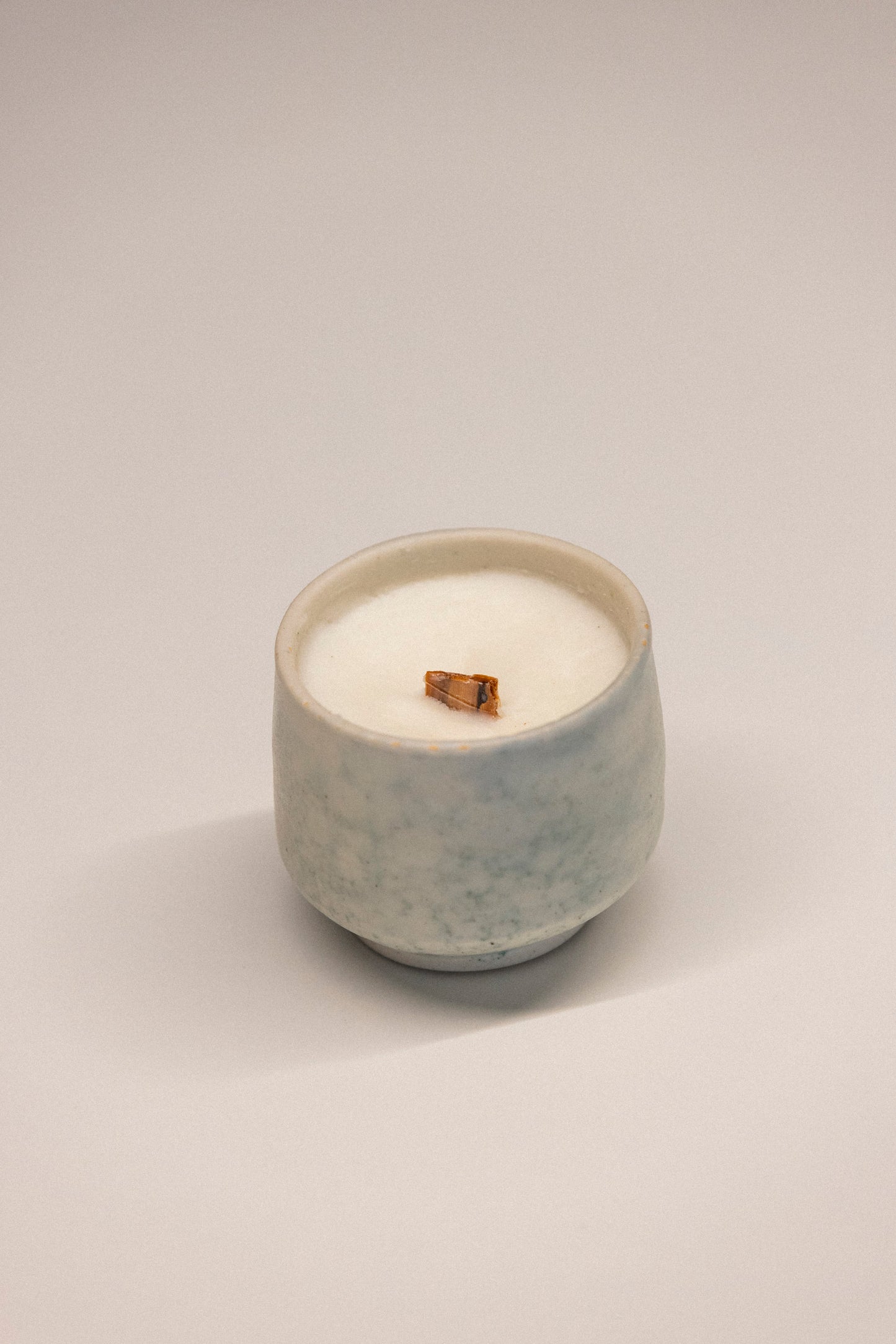 Vela - Taza de cerámica con notas de pino silvestre