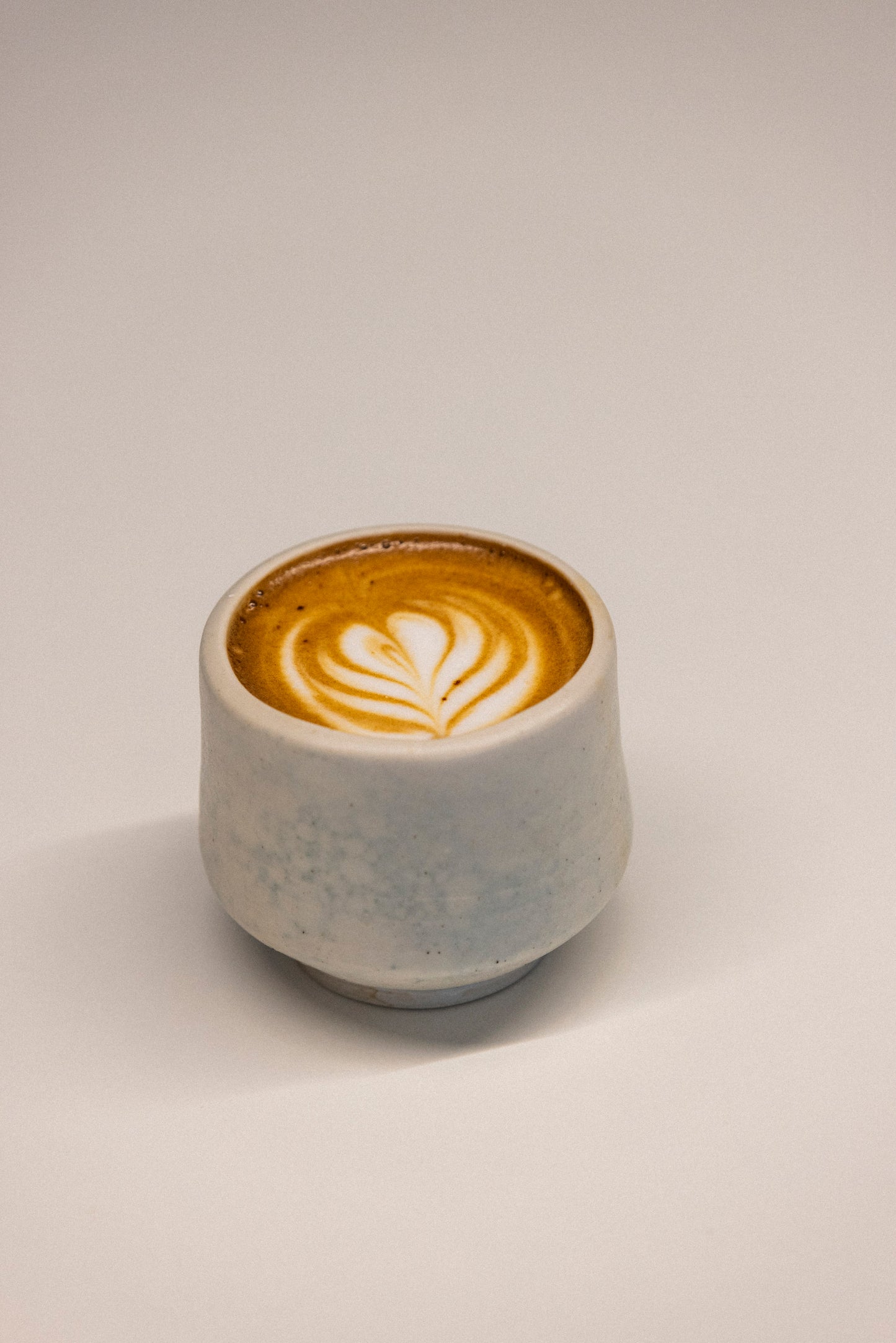 Vela - Taza de cerámica con notas de pino silvestre