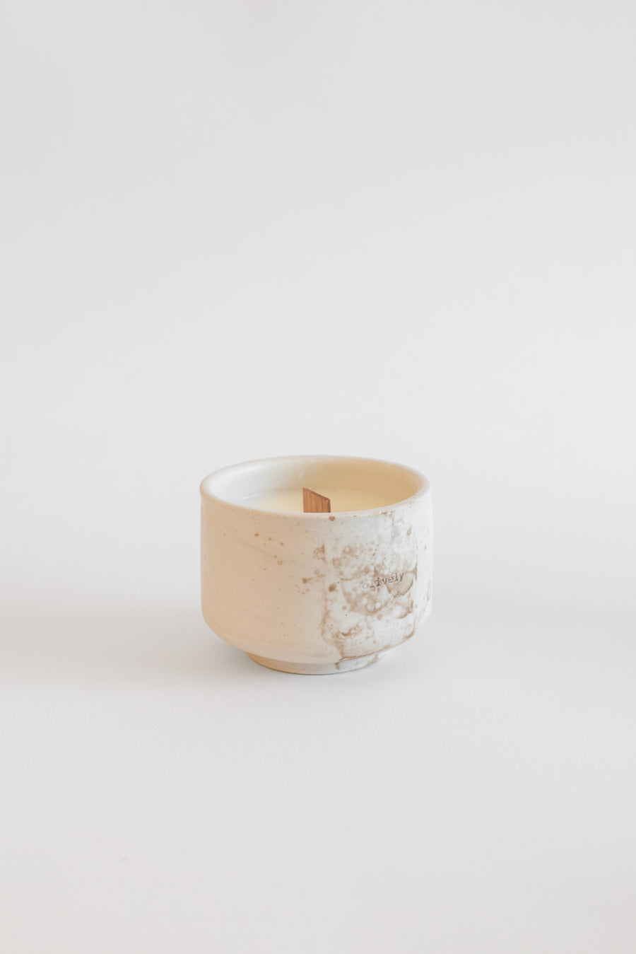 FLAT WHITE CERAMIC CANDLE