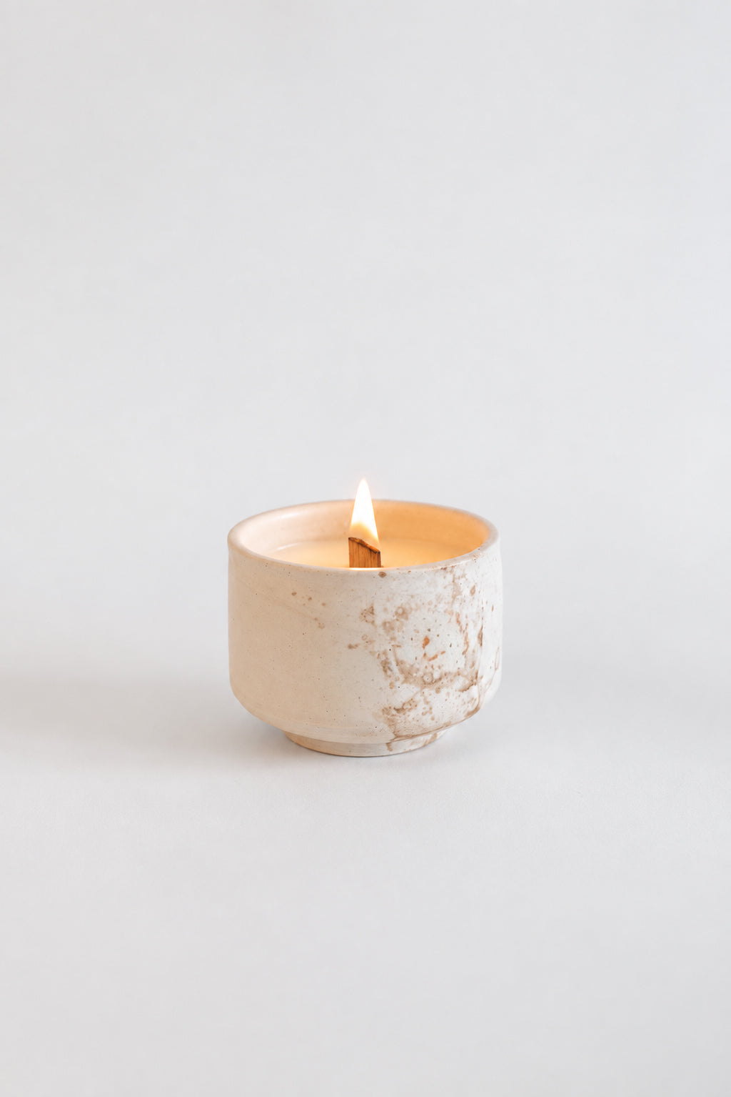 FLAT WHITE CERAMIC CANDLE