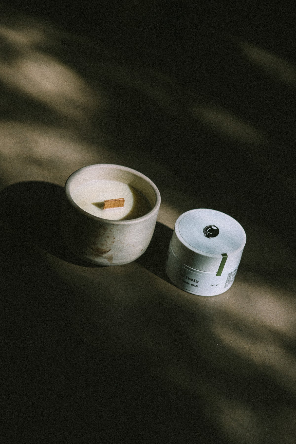 FLAT WHITE CERAMIC CANDLE